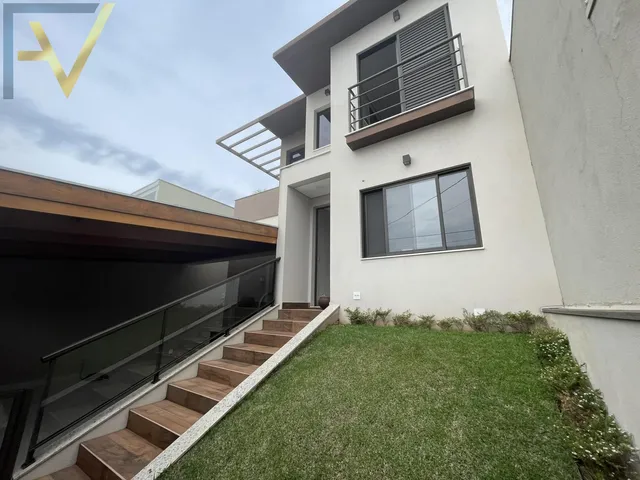 Imagem: A casa possui 3 Dormitórios, 1 Suíte, 4 Banheiros, 2