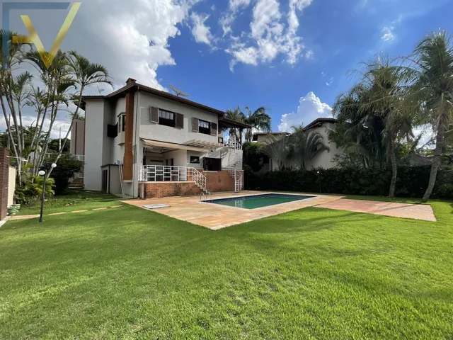 Imagem: A casa possui 4 Dormitórios, 3 Suítes, 5 Banheiros, 8