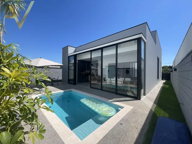 Imagem: A casa possui 3 Dormitórios, 1 Suíte, 4 Banheiros, 4
