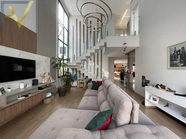 Imagem: A casa possui 4 Dormitórios, 4 Suítes, 6 Banheiros, 4