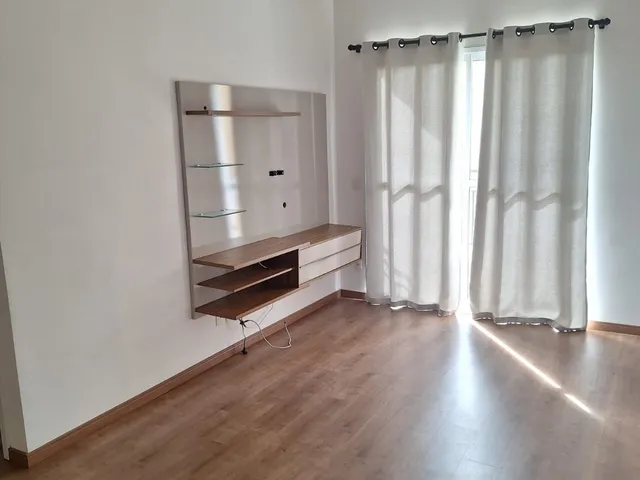 Imagem: O apartamento possui 2 Dormitórios, 1 Suíte, 2 Banheiros,