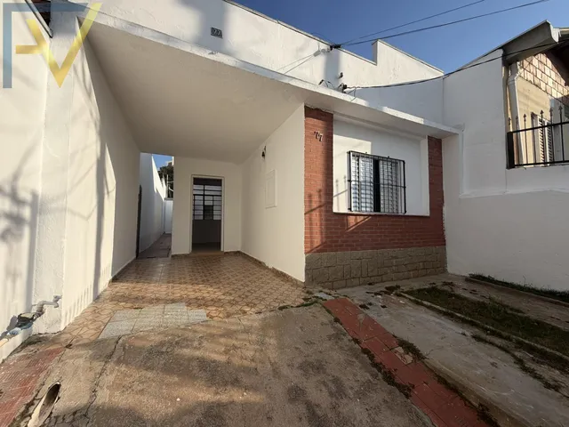 Imagem: A casa possui 2 Dormitórios, 2 Banheiros, 2 Vagas na