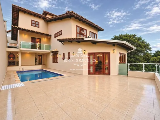 Imagem: A casa em condomínio possui 4 Dormitórios, 2 Suítes, 6