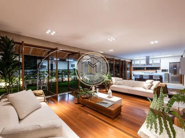 Imagem: A casa em condomínio possui 4 Dormitórios, 4 Suítes, 6