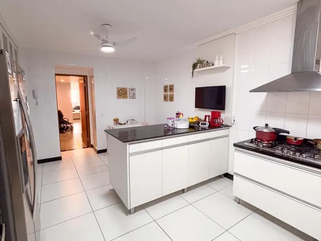 Imagem 4: Apartamento frente ao mar da Praia de Itapuã, 350m², 4 quartos, 2 suítes, 2 vagas de