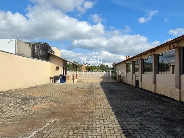 Imagem 2: Salão Comercial À Venda em Taubaté-Sp - Bairro São Gonçalo: 9 Banheiros, 10 Vagas de Garagem, 250M² de Área!