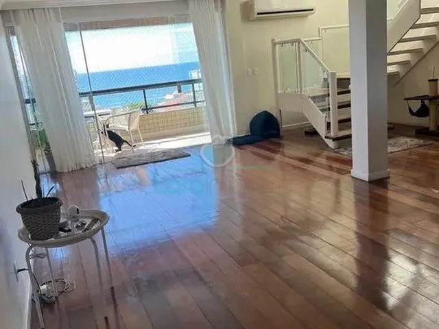 Imagem: A casa possui 4 Dormitórios, 3 Suítes, 5 Banheiros, 3