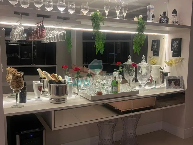 Imagem: A casa possui 4 Dormitórios, 4 Suítes, 5 Banheiros, 1 Vaga