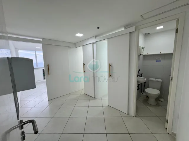 Imagem: A sala comercial possui 1 Banheiro, 1 Vaga na garagem,