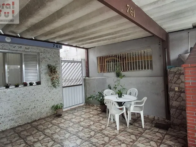 Imagem: A casa possui 2 Dormitórios, 2 Banheiros, 2 Vagas na