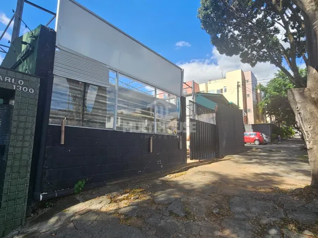Imagem 3: Galpão Comercial com 590 m² para Locação Amplo Salão e Pé-Direito Alto