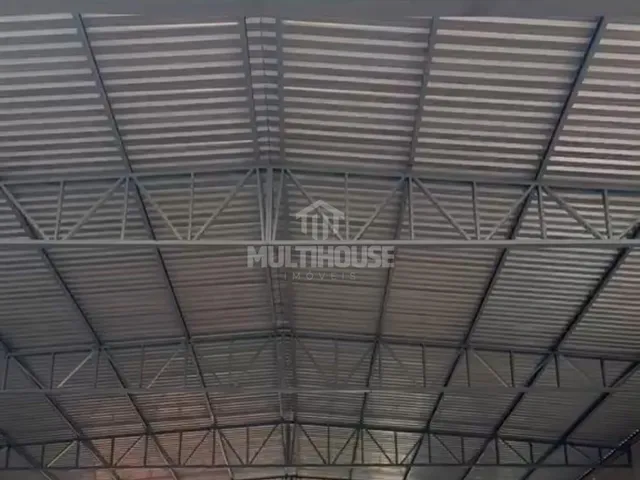 Imagem 12: Galpão Comercial com 590 m² para Locação Amplo Salão e Pé-Direito Alto