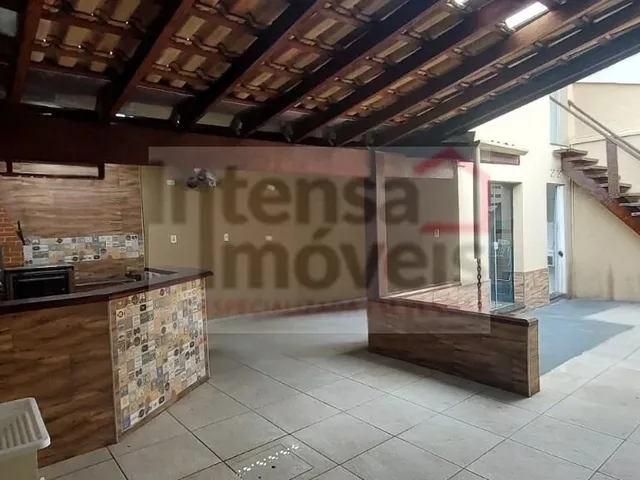 Imagem: A casa possui 3 Dormitórios, 2 Banheiros, 3 Vagas na