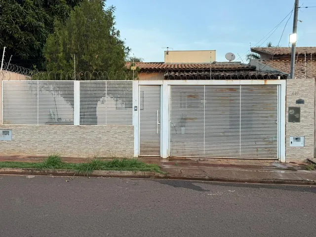 Imagem: A casa possui 3 Dormitórios, 1 Suíte, 300m² de Área,