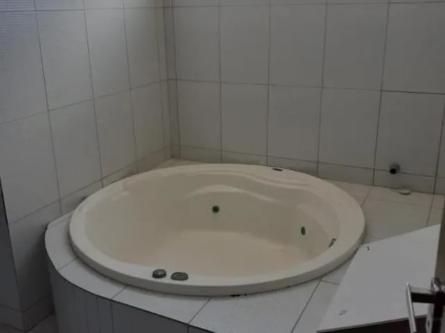 Imagem 14: CASA COM PISCINA