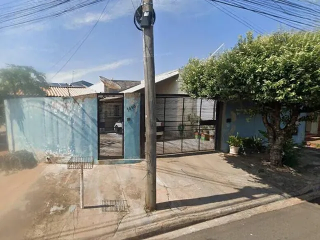 Imagem: A casa possui 3 Dormitórios, 2 Banheiros, 195m² de Área,