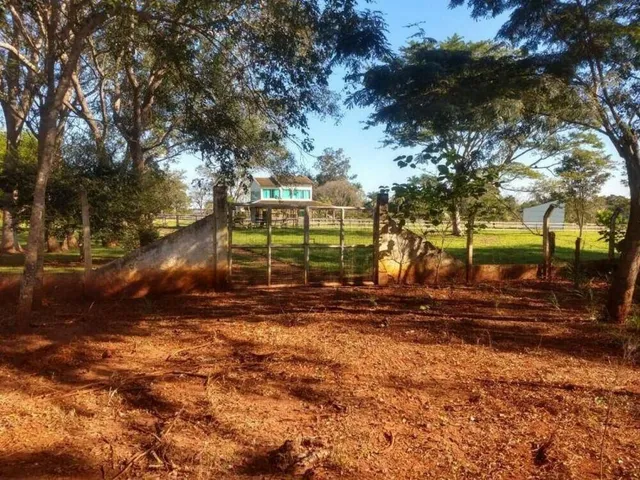 Imagem: A casa possui 5 Dormitórios, 4 Banheiros, 6.092m² de