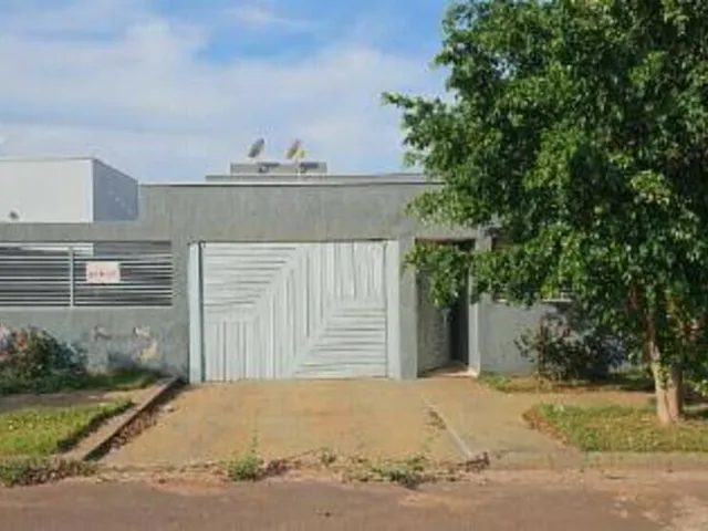 Imagem: A casa possui 1 Dormitório, 1 Banheiro, 1 Vaga na garagem