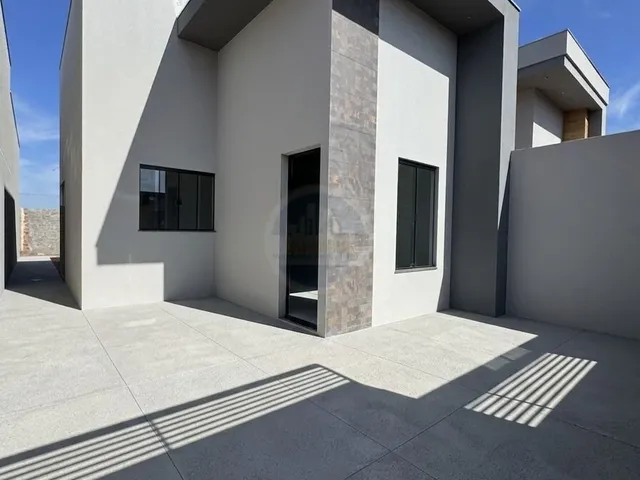 Imagem: A casa possui 2 Dormitórios, 1 Suíte, 2 Banheiros, 2