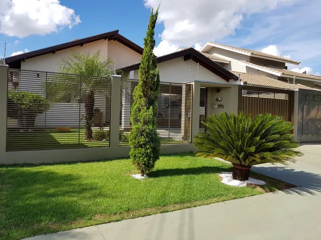 Imagem: A casa possui 3 Dormitórios, 1 Suíte, 2 Banheiros, 2