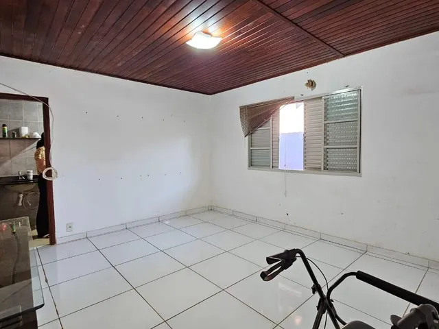 Imagem 4: Casa térrea com muito espaço e flexível para negociação com permutas