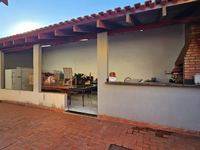Imagem 16: Casa térrea com muito espaço e flexível para negociação com permutas