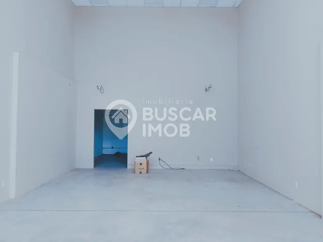 Imagem: A loja possui 90m² de Área Privada e está localizado em