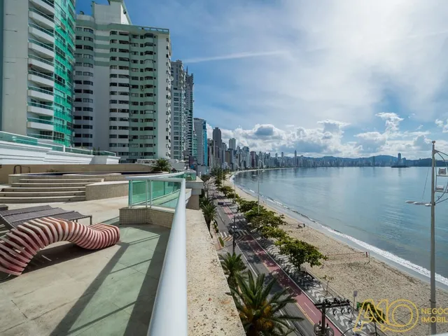 Imagem: O apartamento possui 4 Dormitórios, 4 Suítes, 5
