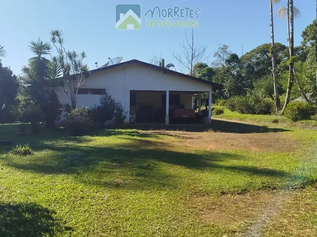 Imagem: EXCELENTE CHÁCARA COM CASA, BARRACÃO E
