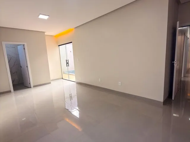 Imagem 2: Casa térrea com piscina + 3 suítes ampla no Jardim das Oliveiras