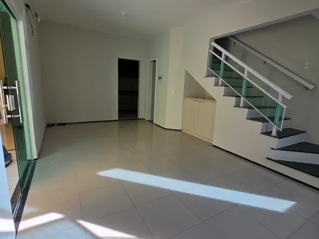 Imagem: A casa possui 3 Dormitórios, 1 Suíte, 3 Banheiros, 2 Vagas