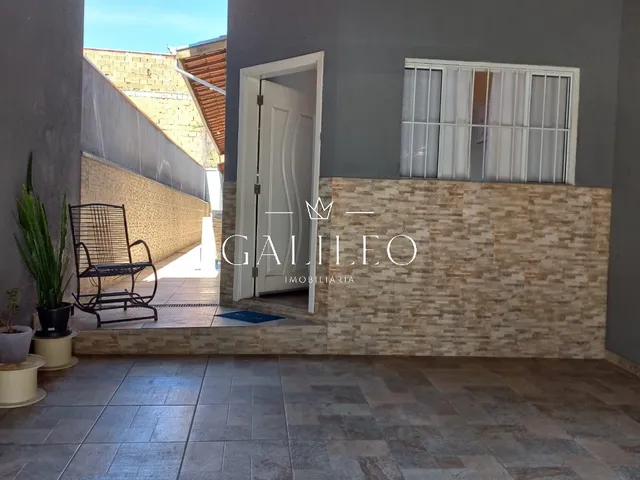 Imagem: A casa possui 2 Dormitórios, 1 Banheiro, 2 Vagas na