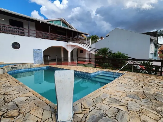 Imagem: A casa em condomínio possui 4 Dormitórios, 2 Suítes, 4