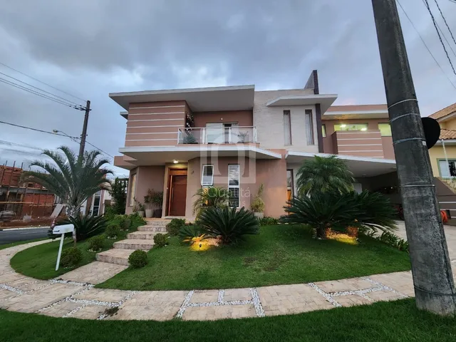 Imagem: A casa em condomínio possui 3 Dormitórios, 3 Suítes, 5