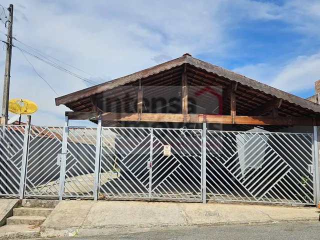 Imagem: A casa possui 2 Dormitórios, 2 Banheiros, 3 Vagas na