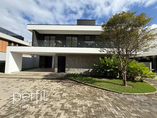 Imagem 9: Casa de Luxo em Condomínio na Glória - 3 Quartos, 3 Suítes, 2 Salas, 4 Banheiros, 3