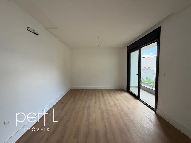 Imagem 6: Casa de Luxo em Condomínio na Glória - 3 Quartos, 3 Suítes, 2 Salas, 4 Banheiros, 3