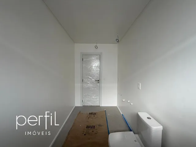 Imagem 5: Casa de Luxo em Condomínio na Glória - 3 Quartos, 3 Suítes, 2 Salas, 4 Banheiros, 3