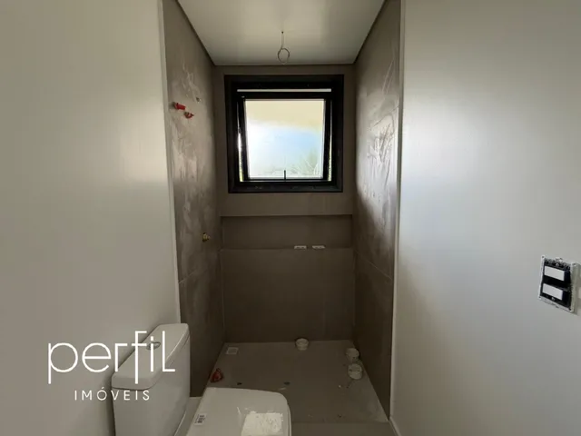 Imagem 4: Casa de Luxo em Condomínio na Glória - 3 Quartos, 3 Suítes, 2 Salas, 4 Banheiros, 3