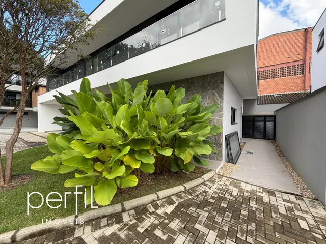 Imagem 16: Casa de Luxo em Condomínio na Glória - 3 Quartos, 3 Suítes, 2 Salas, 4 Banheiros, 3