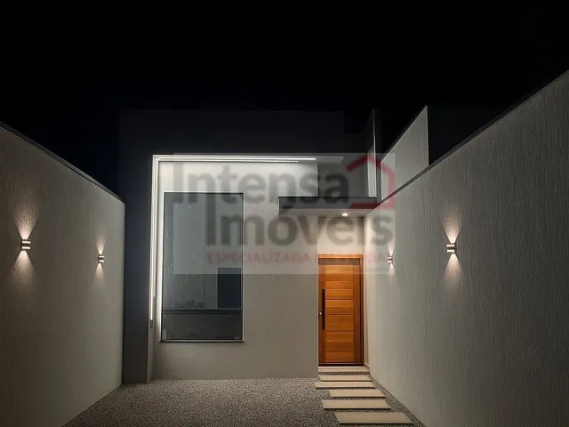 Imagem: A casa possui 2 Dormitórios, 1 Suíte, 2 Banheiros, 2
