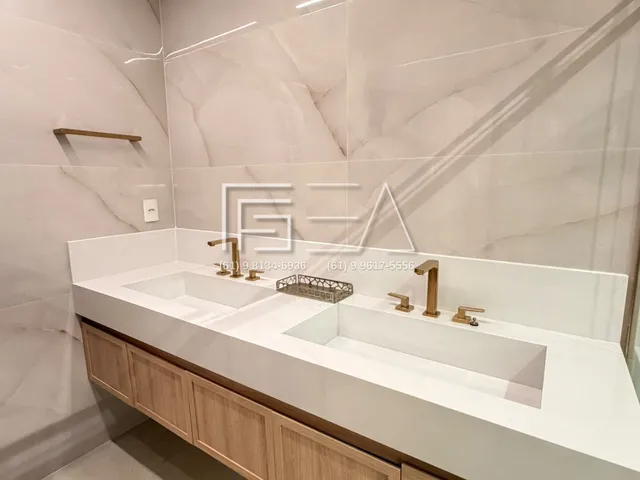 Imagem 4: Encanto Vintage com Toque Moderno: Residência Exclusiva com Piscina em Localização Privilegiada