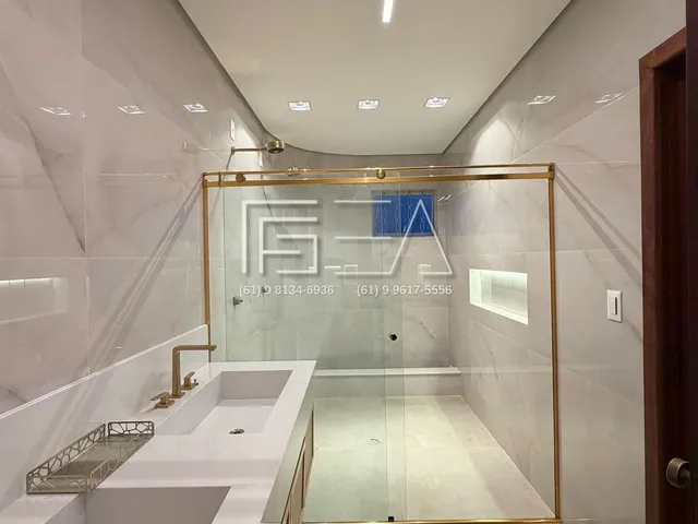 Imagem 13: Encanto Vintage com Toque Moderno: Residência Exclusiva com Piscina em Localização Privilegiada