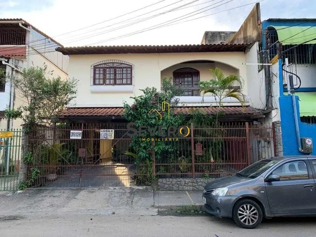 Imagem: A casa possui 5 Dormitórios, 1 Suíte, 1 Banheiro, 2 Vagas