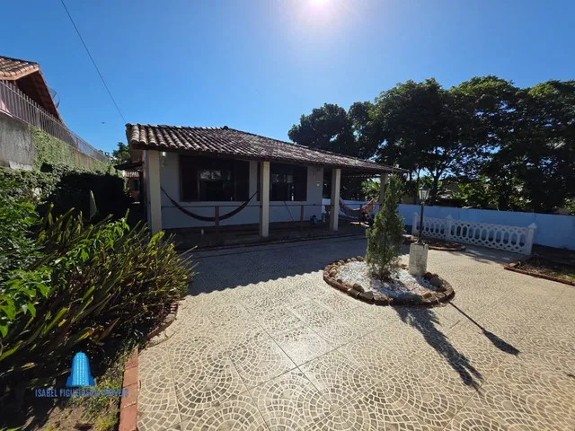 Imagem: A casa possui 3 Dormitórios, 1 Suíte, 525m² de Área,