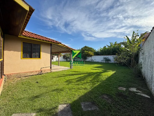 Imagem 11: Casa linear com 600m² de terreno, 03 quartos e amplo jardim gramado, no Bairro Peixe