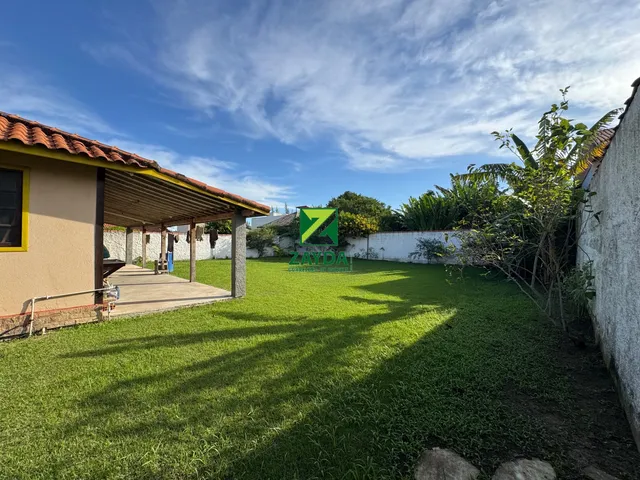 Imagem 12: Casa linear com 600m² de terreno, 03 quartos e amplo jardim gramado, no Bairro Peixe