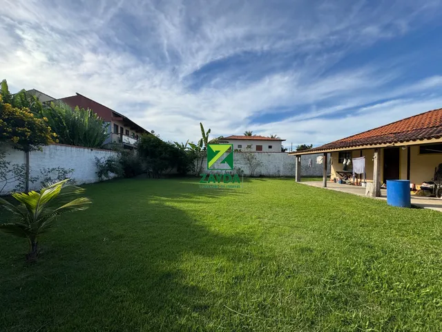 Imagem 6: Casa linear com 600m² de terreno, 03 quartos e amplo jardim gramado, no Bairro Peixe