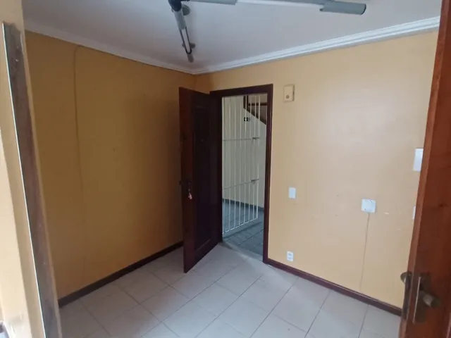 Imagem 2: Sala comercial no Ed. Nassar, medindo 34m², no centro comercial da cidade