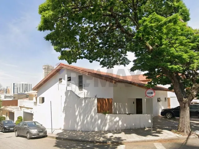 Imagem: A loja possui 6 Banheiros, 9 Vagas na garagem, 476m² de